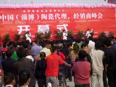 开幕式结束之后举行了精彩的歌舞表演 开幕式结束之后举行了精彩的歌舞表演