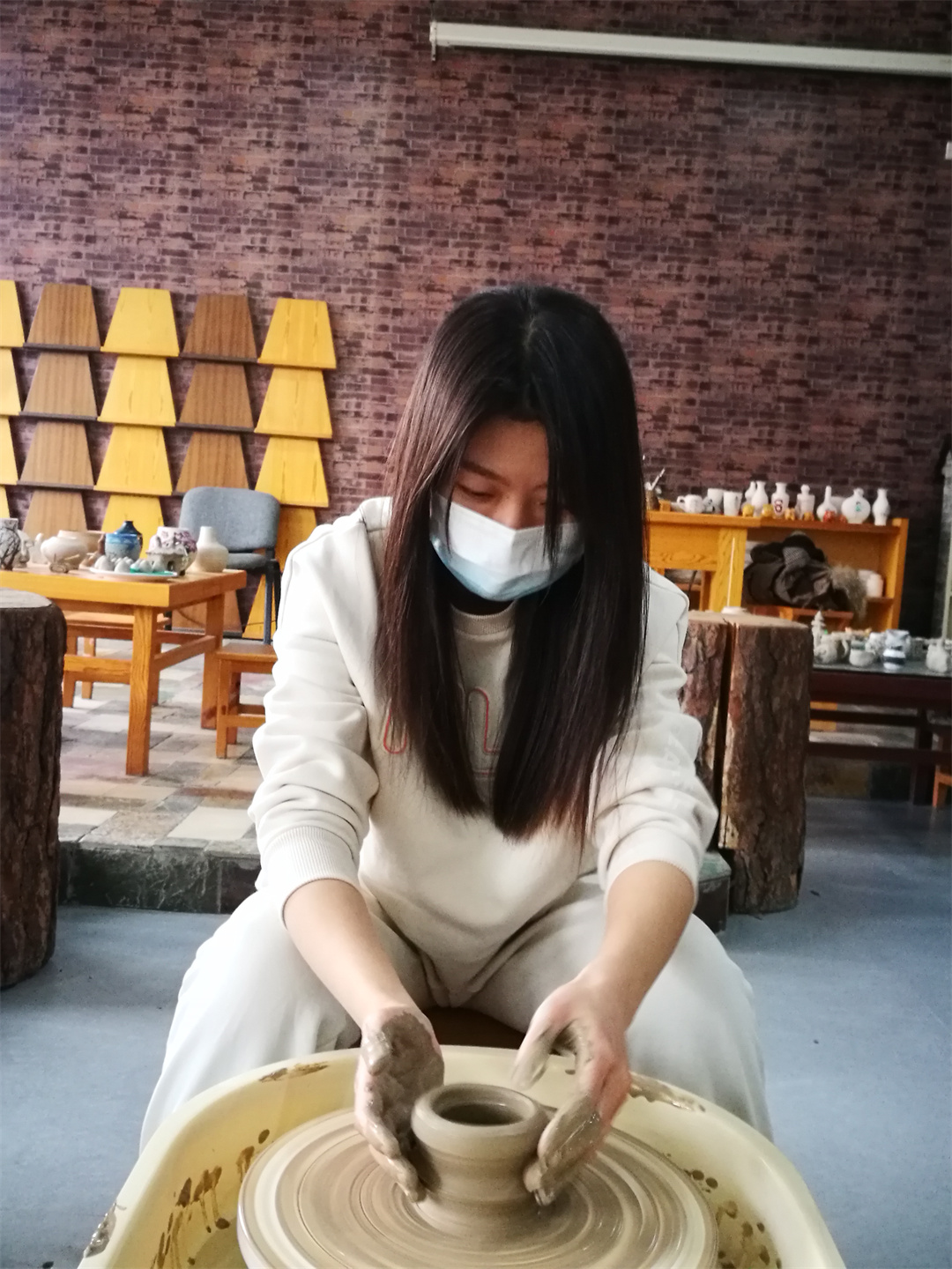 体验非遗热辣滚烫――盛世长安小学开展“三八” 女神节陶艺制作活动 (1).jpg
